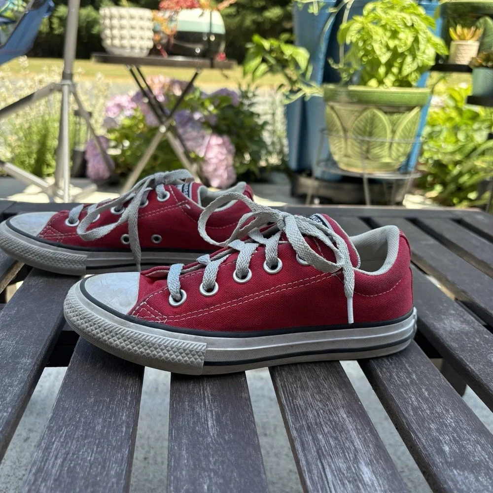 Converse Kids 1 (GS) Red Chuck Taylor All Star Sneakers Classic Low Top Canvas